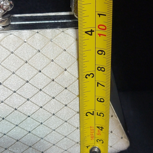 Beautiful And Elegant Vintage Evening Handbag With Metal Shoulder Strap - Picture 8 of 9